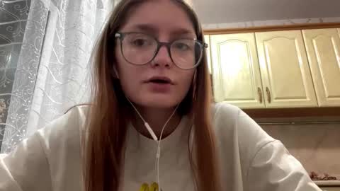 robynsentinella online show from November 18, 2025, 10:31 am