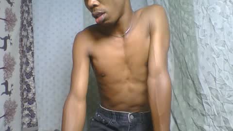 rocardo1510 online show from October 12, 2025, 7:24 pm