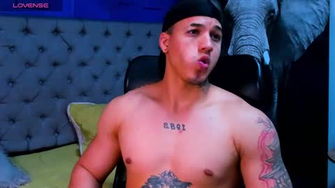 rocco_santos online show from October 11, 2025, 1:27 am