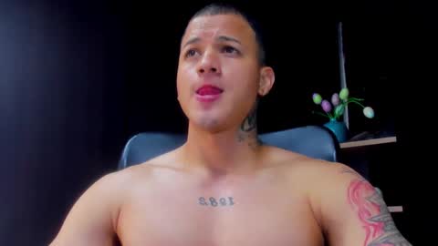 rocco_santos online show from February 2, 2026, 6:39 pm