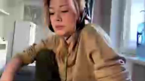 Anny online show from February 10, 2026, 12:09 pm