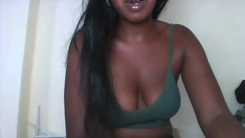 Snapshot of rochellinah chatting on March 28, 2026, 2:05 pm rochellinah online show from March 28, 2026, 2:05 pm