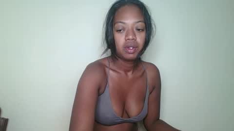 Snapshot of rochellinah chatting on May 3, 2026, 1:06 pm rochellinah online show from May 3, 2026, 1:06 pm