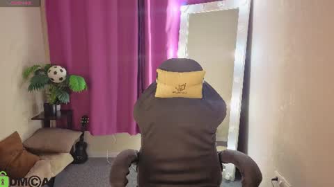 Snapshot of rockett_bunny chatting on June 29, 2026, 1:01 am Rockett online show from June 29, 2026, 1:01 am