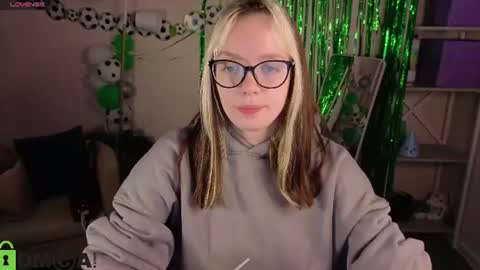 Snapshot of rockett_bunny chatting on July 8, 2026, 12:59 am Rockett online show from July 8, 2026, 12:59 am