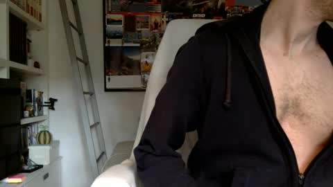 Snapshot of rocketviper chatting on May 8, 2026, 2:55 pm RocketViper online show from May 8, 2026, 2:55 pm