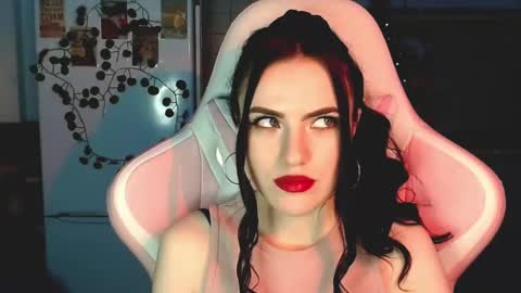 Sophie  online show from December 19, 2024, 4:35 pm