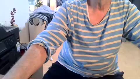 Snapshot of rolandloser1000 chatting on December 19, 2024, 8:23 am rolandloser1000 online show from December 19, 2024, 8:23 am