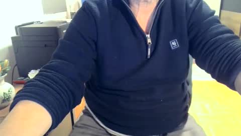 Snapshot of rolandloser1000 chatting on March 1, 2025, 5:38 pm rolandloser1000 online show from March 1, 2025, 5:38 pm