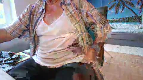 Snapshot of rolandloser1000 chatting on September 14, 2025, 7:18 am rolandloser1000 online show from September 14, 2025, 7:18 am