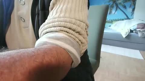 Snapshot of rolandloser1000 chatting on October 17, 2025, 9:56 am rolandloser1000 online show from October 17, 2025, 9:56 am