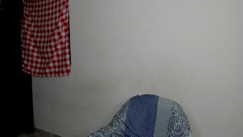 Snapshot of rolling_05 chatting on February 20, 2026, 8:05 am rolling_05 online show from February 20, 2026, 8:05 am