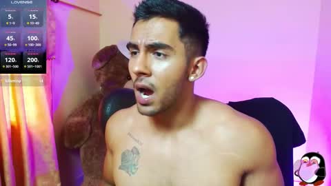 Snapshot of romanpearce_ chatting on February 11, 2025, 7:59 pm Roman online show from February 11, 2025, 7:59 pm