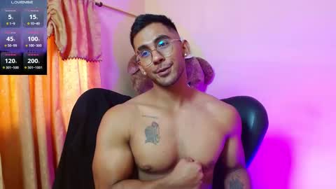 Snapshot of romanpearce_ chatting on February 14, 2025, 8:15 pm Roman online show from February 14, 2025, 8:15 pm