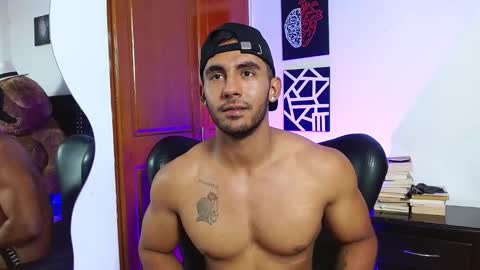 Snapshot of romanpearce_ chatting on March 3, 2025, 4:46 pm Roman online show from March 3, 2025, 4:46 pm