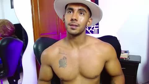 Snapshot of romanpearce_ chatting on March 11, 2025, 8:31 pm Roman online show from March 11, 2025, 8:31 pm