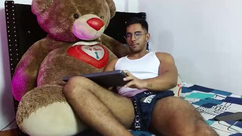 Snapshot of romanpearce_ chatting on March 12, 2025, 7:59 pm Roman online show from March 12, 2025, 7:59 pm