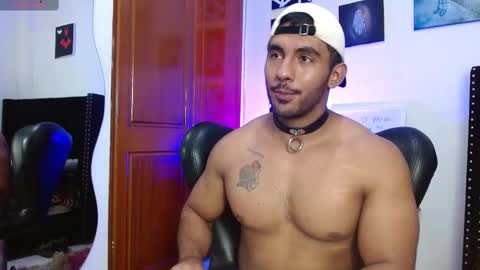 Snapshot of romanpearce_ chatting on September 18, 2025, 6:32 pm Roman online show from September 18, 2025, 6:32 pm