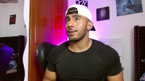 Snapshot of romanpearce_ chatting on September 30, 2025, 6:57 pm Roman online show from September 30, 2025, 6:57 pm