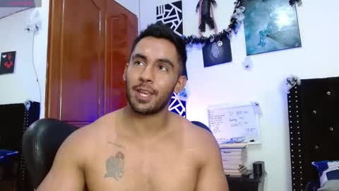 Snapshot of romanpearce_ chatting on October 18, 2025, 9:26 pm Roman online show from October 18, 2025, 9:26 pm