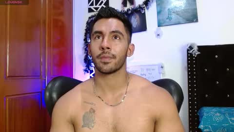 Snapshot of romanpearce_ chatting on October 21, 2025, 8:31 pm Roman online show from October 21, 2025, 8:31 pm