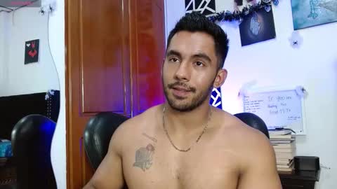 Snapshot of romanpearce_ chatting on October 23, 2025, 8:40 pm Roman online show from October 23, 2025, 8:40 pm