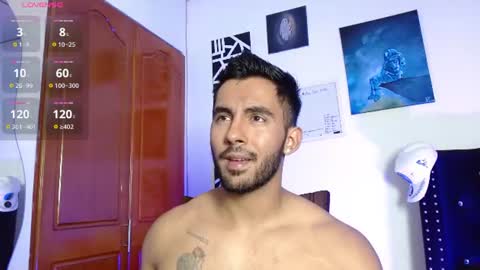 Snapshot of romanpearce_ chatting on June 19, 2026, 9:18 pm Roman online show from June 19, 2026, 9:18 pm