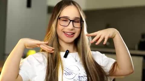 Veronica online show from November 20, 2025, 11:54 am