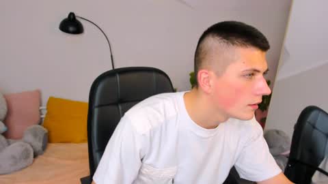 Snapshot of rony_winston chatting on December 8, 2024, 8:04 pm Rony online show from December 8, 2024, 8:04 pm