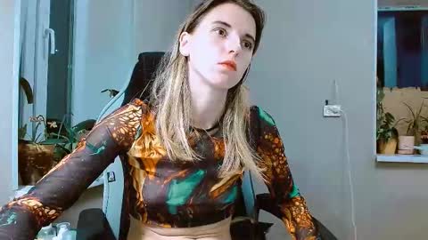 rosa843850 online show from October 29, 2025, 3:25 pm