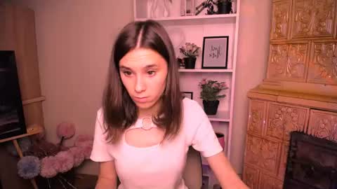 Snapshot of rosalais_ chatting on June 23, 2026, 6:44 am Rose online show from June 23, 2026, 6:44 am