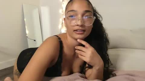 Snapshot of rosalinatoosexy chatting on April 22, 2026, 4:37 am Rosalina online show from April 22, 2026, 4:37 am