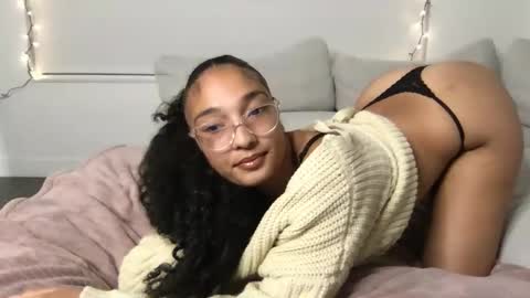 Snapshot of rosalinatoosexy chatting on April 23, 2026, 4:24 am Rosalina online show from April 23, 2026, 4:24 am