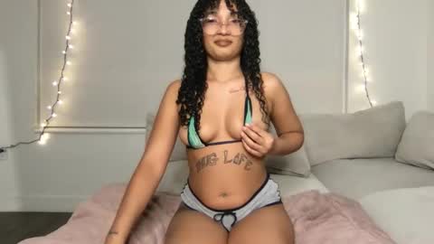 Snapshot of rosalinatoosexy chatting on April 29, 2026, 4:49 am Rosalina online show from April 29, 2026, 4:49 am