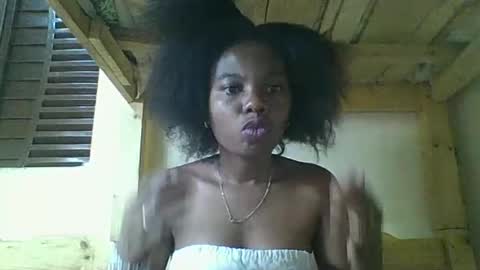 Snapshot of rosalinda933 chatting on March 2, 2026, 2:25 am Rosalinda online show from March 2, 2026, 2:25 am