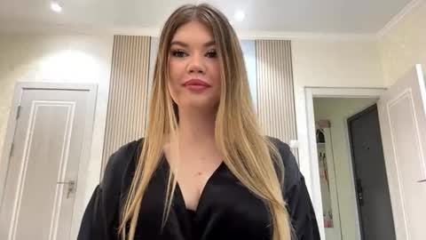 Snapshot of rosalynhouk chatting on March 1, 2026, 9:22 am Rosa online show from March 1, 2026, 9:22 am