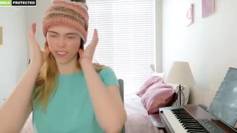 rose77782 online show from February 8, 2025, 3:21 pm