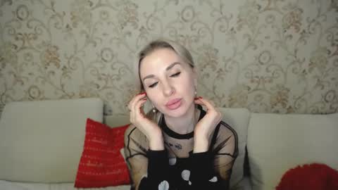 Snapshot of rose__shine chatting on January 8, 2025, 1:31 pm rose  shine online show from January 8, 2025, 1:31 pm