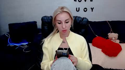 Snapshot of rose__shine chatting on September 15, 2025, 10:37 am rose  shine online show from September 15, 2025, 10:37 am