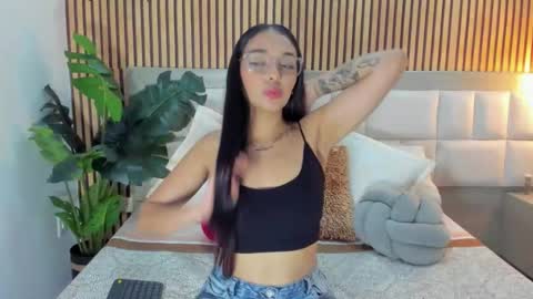 roseaurora online show from February 3, 2026, 12:32 pm