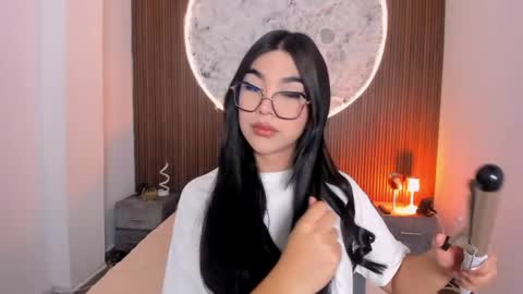 Snapshot of rosecassie chatting on April 28, 2026, 1:16 pm Rose online show from April 28, 2026, 1:16 pm