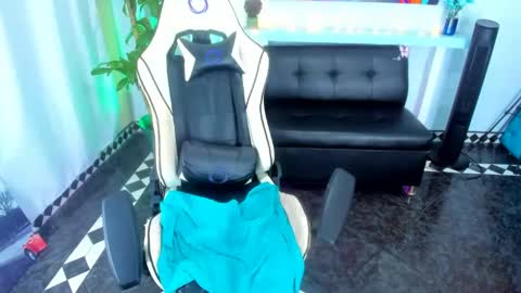 Snapshot of rosee_honey_ chatting on March 3, 2025, 12:48 am rose online show from March 3, 2025, 12:48 am
