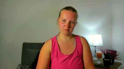 Snapshot of rosehypnotic chatting on May 14, 2026, 5:53 pm Rose online show from May 14, 2026, 5:53 pm