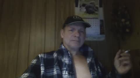 Snapshot of roses2u1958 chatting on January 4, 2025, 12:27 am roses2u1958 online show from January 4, 2025, 12:27 am
