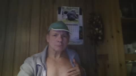 Snapshot of roses2u1958 chatting on February 4, 2025, 7:51 am roses2u1958 online show from February 4, 2025, 7:51 am