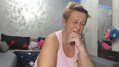 Lovepinklilly online show from April 3, 2026, 5:11 pm