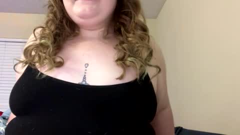 Snapshot of roseyroe chatting on December 11, 2024, 2:19 am roseyroe online show from December 11, 2024, 2:19 am