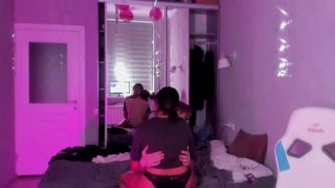 Roshelle online show from January 22, 2025, 5:28 pm