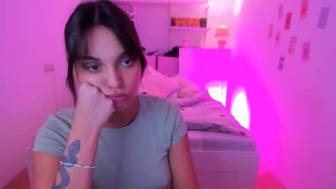 Roshelle online show from February 22, 2025, 1:13 pm