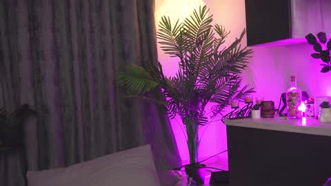 Snapshot of roshen_amira chatting on January 5, 2025, 1:35 am Amii online show from January 5, 2025, 1:35 am